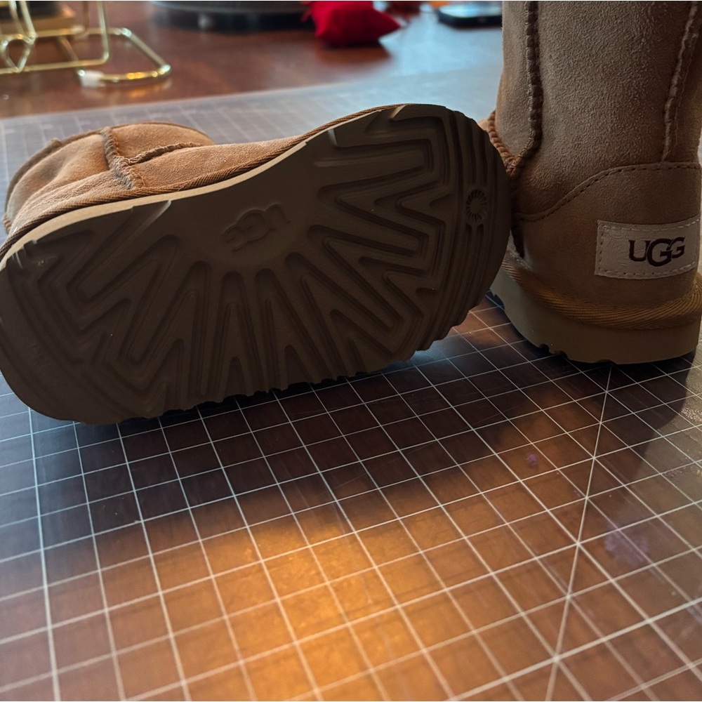 UGG Tan Kids Boots with Cozy Lining | Girl| Size 8T - Picture 4 of 5